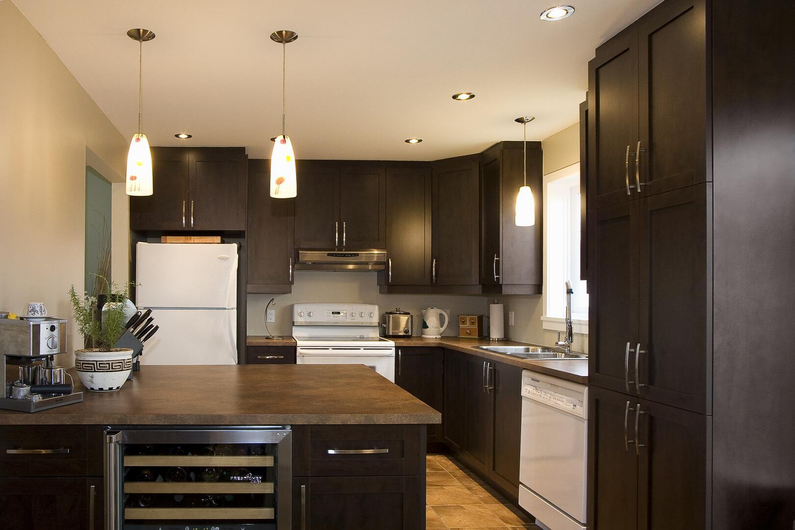 The # 1 Custom kitchen cabinet manufacturer in St-Côme
