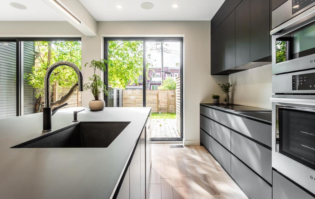  Custom kitchen cabinet manufacturer in Blainville